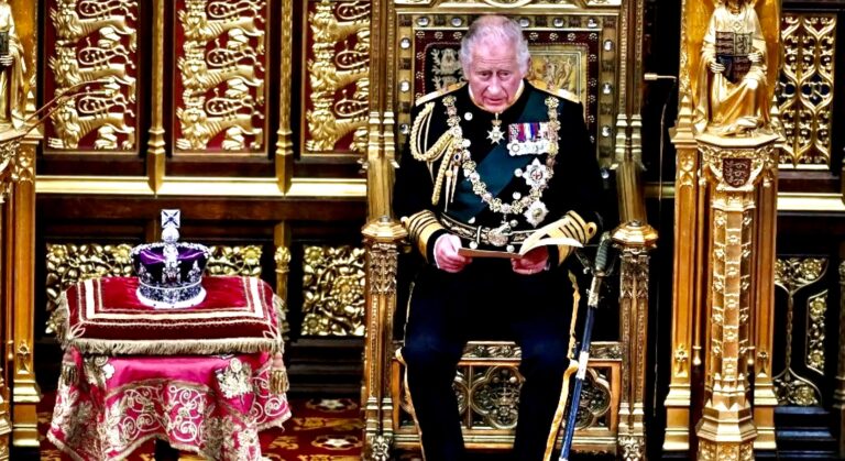 Mort d’Elisabeth II : « La Reine est morte, vive le Roi »