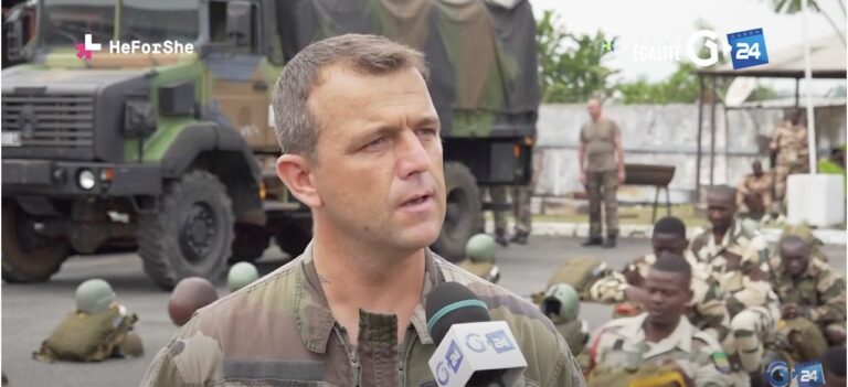 Gabon : brevet militaire parachutistes Français