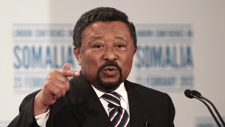 Gabon : Jean Ping suspend les activités politiques de la CNR