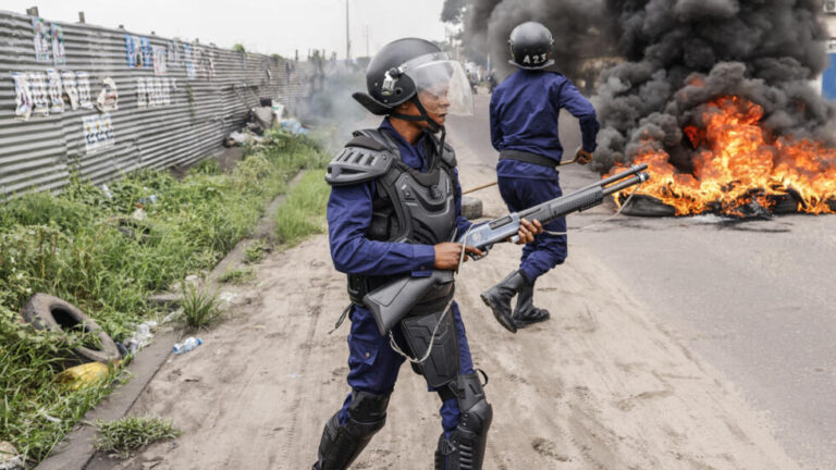 Présidentielle Kinshasa : éclosion de violence entre manifestants et policiers