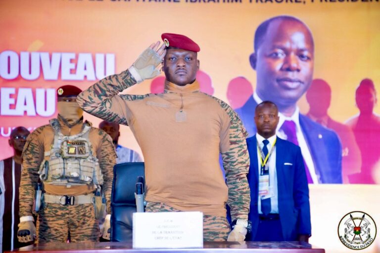 Le Burkina Faso adopte les langues nationales comme langues officielles