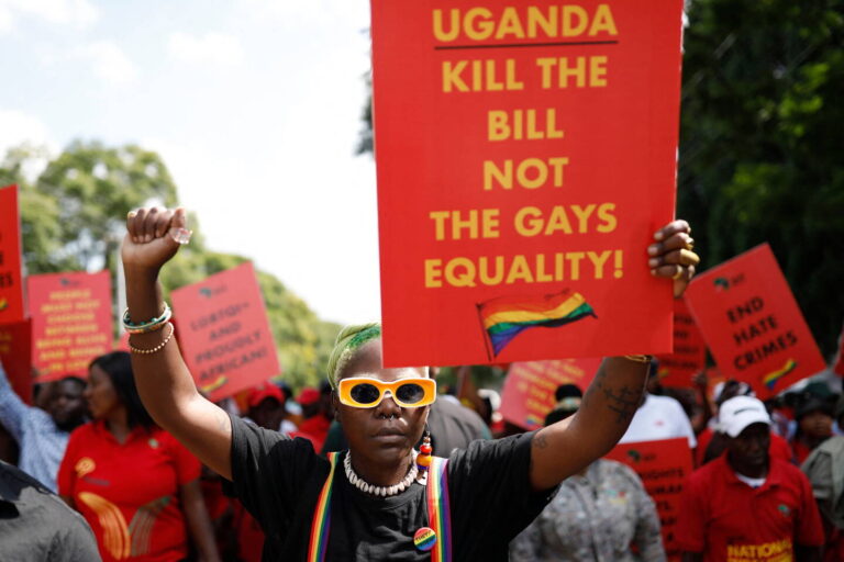 Ouganda : le pays ne légalisera pas l’homosexualité malgré les sanctions des USA