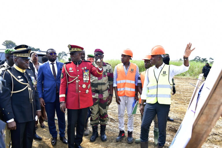 Gabon : Oligui Nguema inspecte logements sociaux de Bikélé