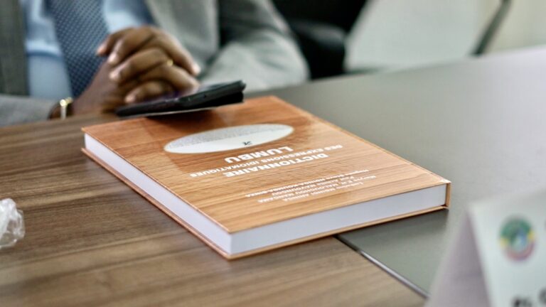 Gabon : des chercheurs présentent un dictionnaire en langue Lumbu