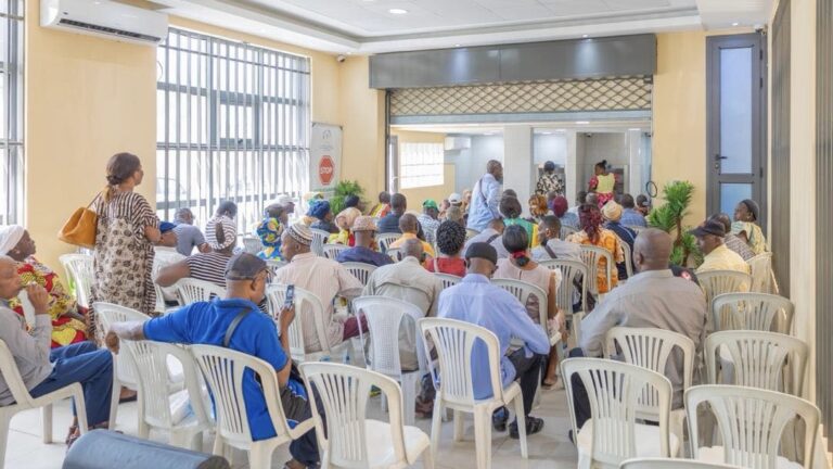 Gabon : Charles Mba s’assure du paiement effectif des rappels des pensions