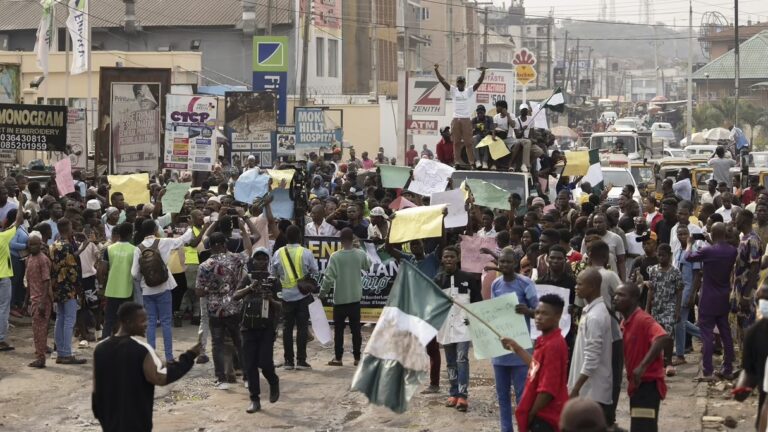 Nigeria : lutte contre la vie chère, les populations descendent dans les rues