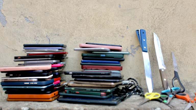 Gabon : plusieurs armes blanches saisies par la Police au lycée Bâ Oumar