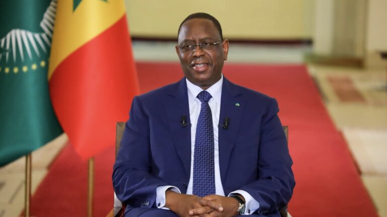Présidentielle au Sénégal : Macky Sall promet de quitter le pouvoir le 2 avril