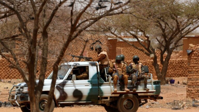 Au Burkina Faso, des attaques jihadistes font 170 morts