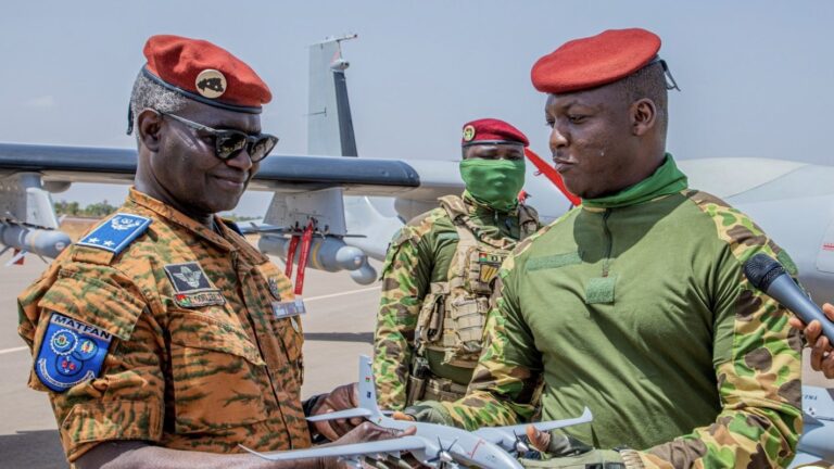 Le Burkina Faso reçoit 12 drones turcs pour lutter contre les jihadistes