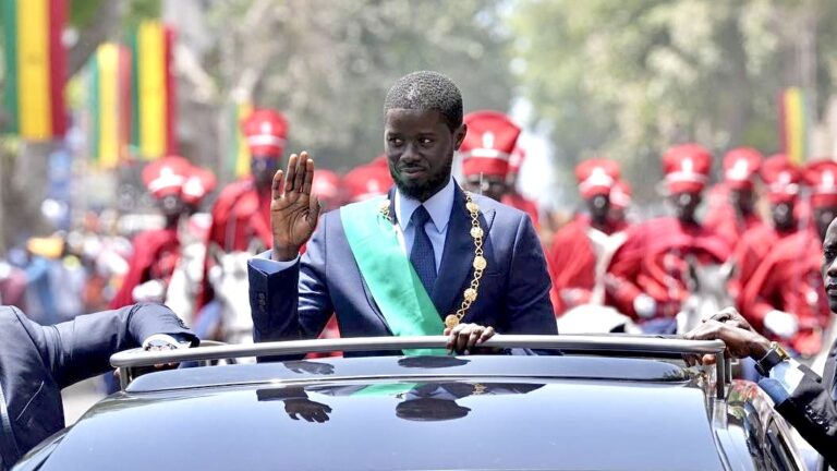 À 44 ans, Bassirou Diomaye Faye devient le plus jeune président du Sénégal
