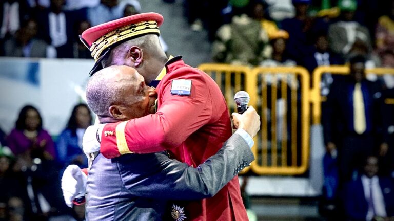 Gabon : un Oligui Nguema en larmes rejoint Pepe Nze sur scène