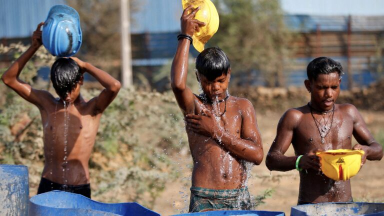 En Inde, les températures dépassent les 45 °C, un record