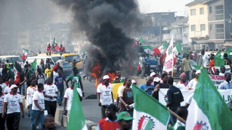 Nigéria : les syndicats en grève illimitée revendiquent une hausse du salaire minimum