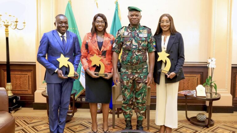 Gabon : Brice Oligui Nguema rencontre les journalistes primés à l’Ascom Prize