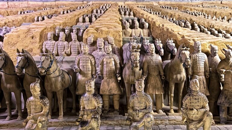 Chine : l’armée en terre cuite, une des plus grandes merveilles archéologiques du monde