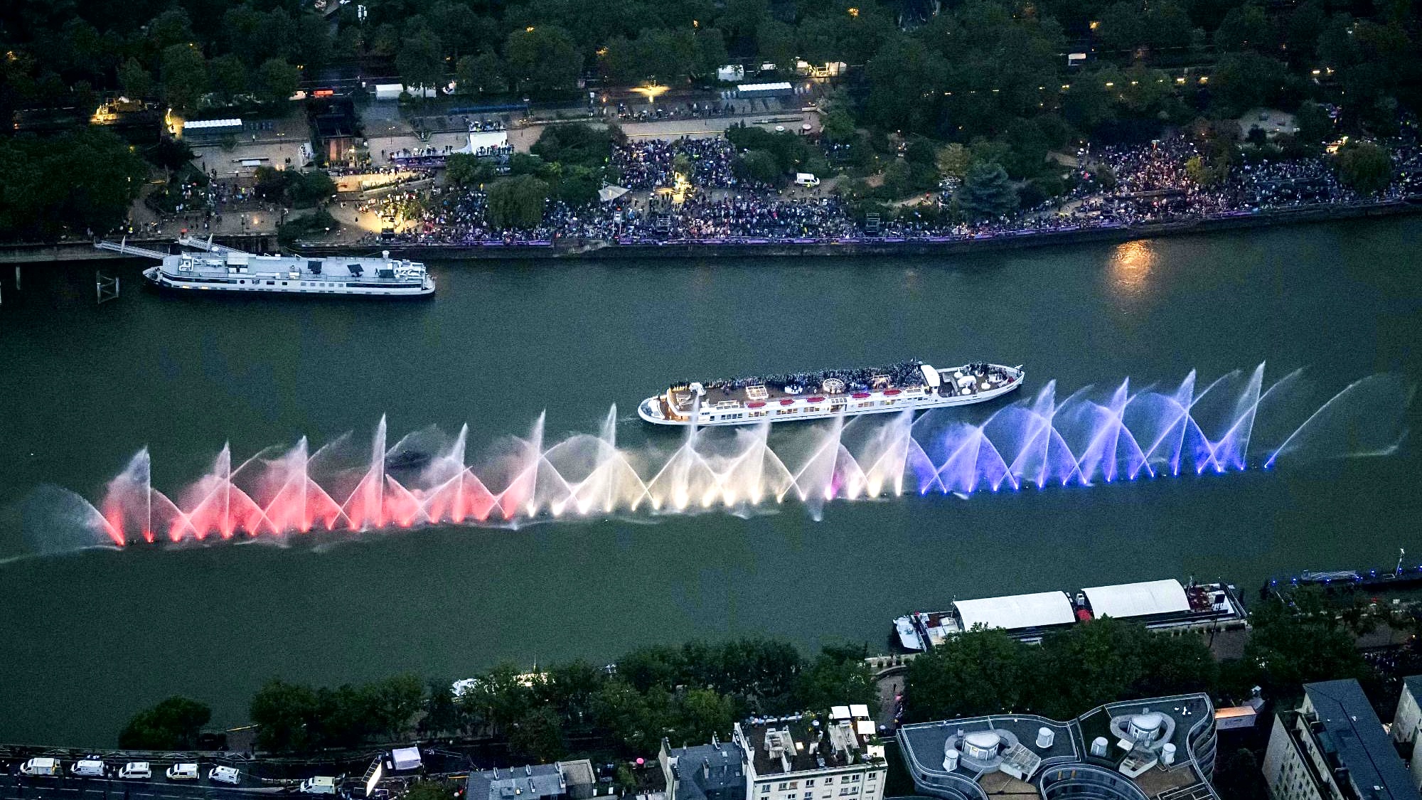 JO Paris 2024 : défilé historique de 205 délégations sur la Seine