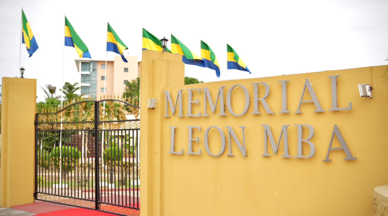 Gabon : Brice Oligui Nguema rend hommage à Léon Mba, le père de l’indépendance