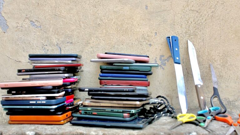 Port d’arme en milieu scolaire : jusqu’à 3 ans de prison et 10 millions de FCFA d’amende