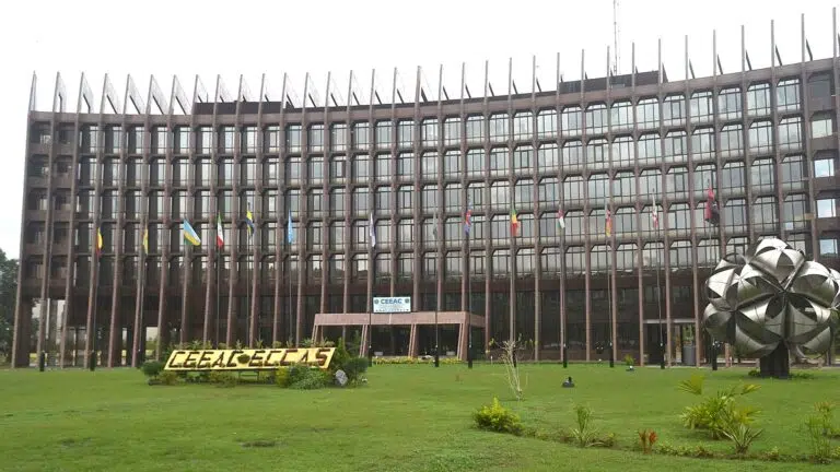 Gabon : les observateurs de la CEEAC saluent le bon déroulement du référendum