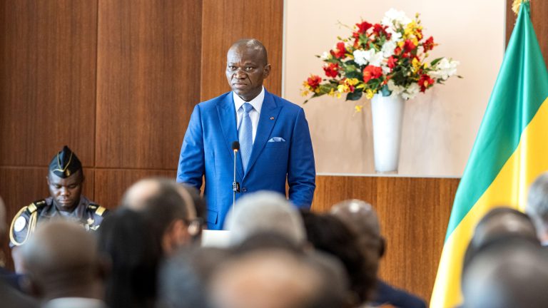 Oligui Nguema : « chaque 100 jours je ferai une visite de terrain pour qu’on ne me trompe pas »