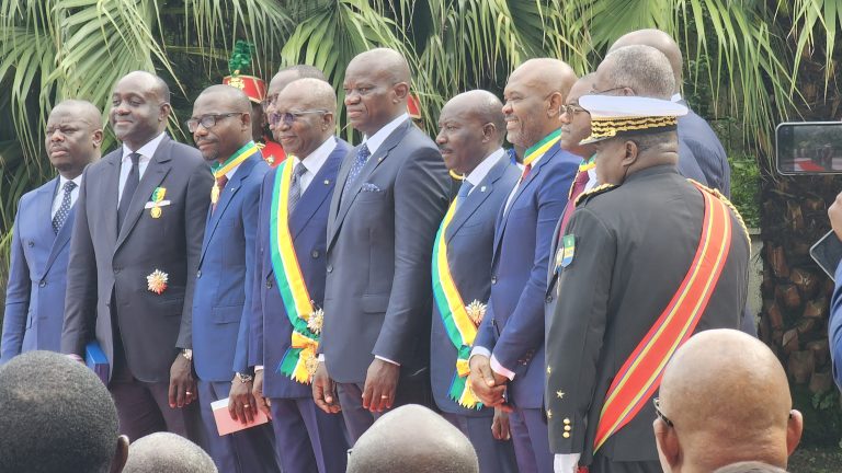 Gabon : 13 artisans de l’étalonnage de la dette décorés au Palais présidentiel