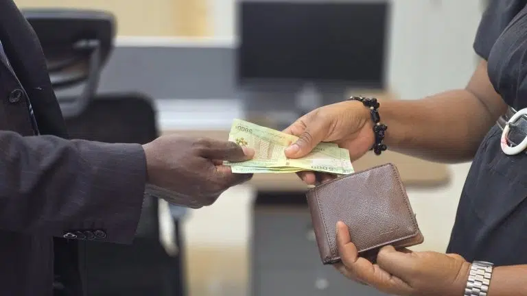 Gabon : quand le poids financier repose sur la femme, une redéfinition douloureuse des rôles au sein du foyer