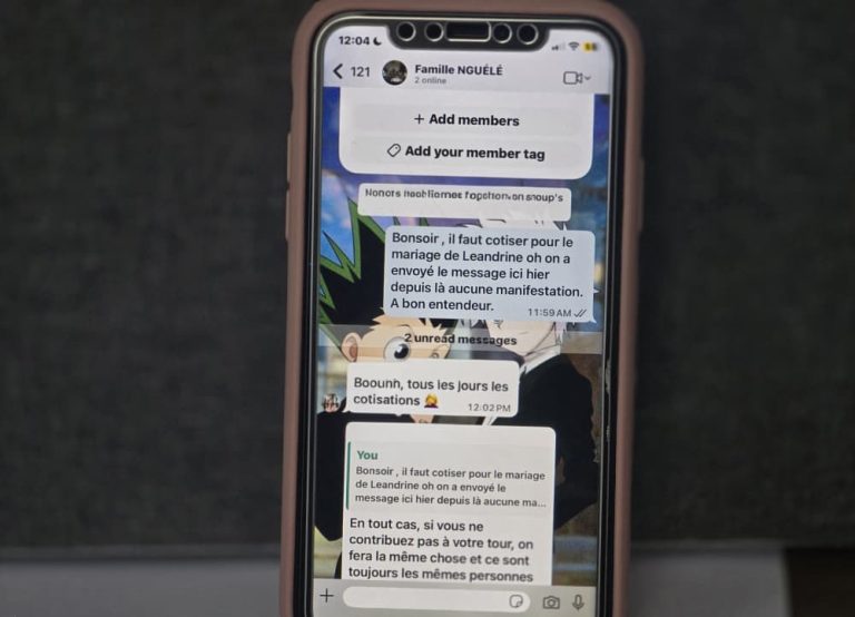 Les groupes WhatsApp familiaux : espace d’amour ou champ de bataille numérique ?