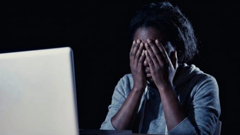 Harcèlement en ligne : derrière les écrans, le calvaire silencieux des victimes